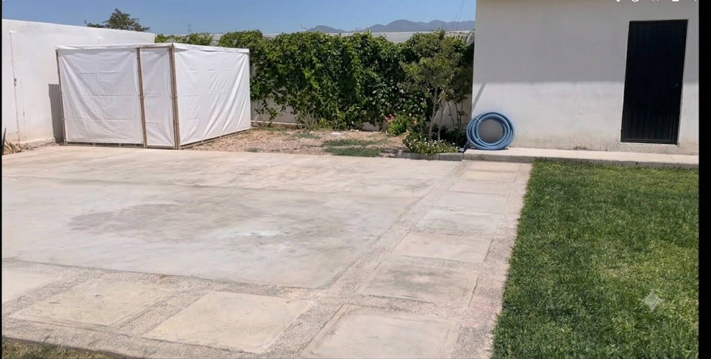Patio trasero con jardín